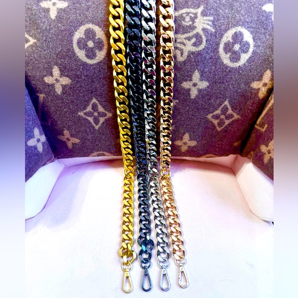 Chunky Metallic Bag Chain - Picture 2 of 4